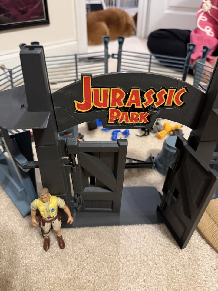 Jurassic Park 1993 Electronic Command Compound Center Playset in Complete - Image 2 of 4
