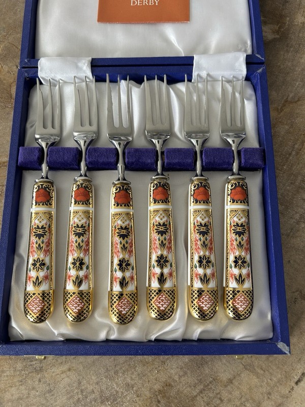 Flatware set with porcelain handles in 'Old Imari' pattern by Royal Crown Derby