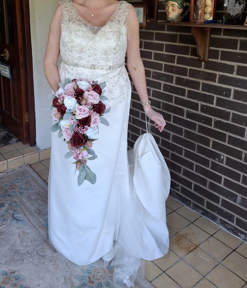 Off White Wedding Dress - Image 4 of 4