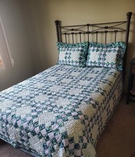 LAURA ASHLEY BRAMBLE BERRY Full /Double Quilt...