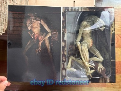 NECA 51654 Alien Resurrection Deluxe Newborn 7In Action