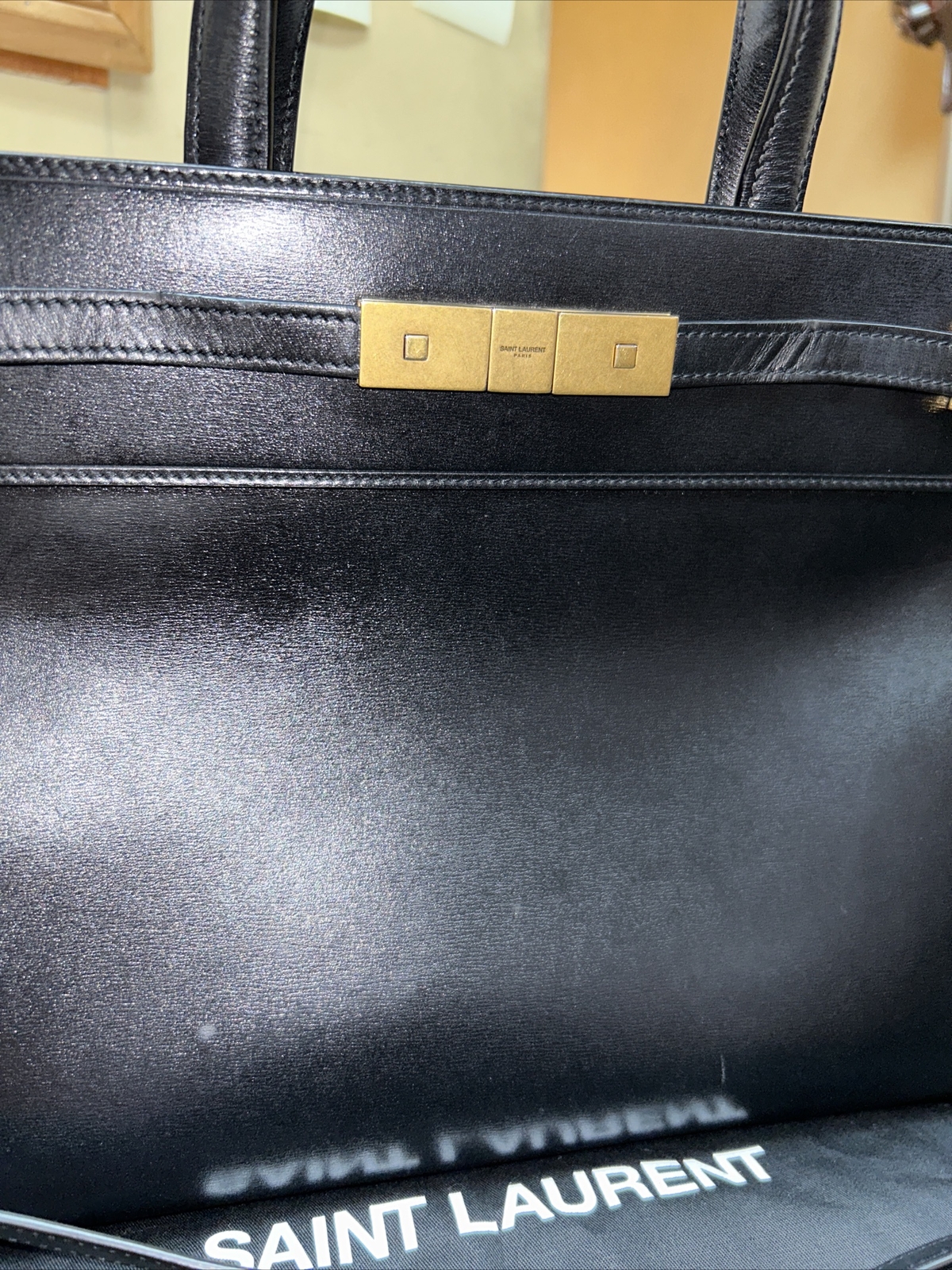 Yves Saint Laurent YSL Manhattan Piccola borsa a tracolla in pelle nera
