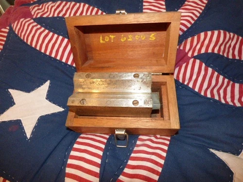 Vintage Browne & Sharpe 750-D Magnetic V-Block W/ Box
