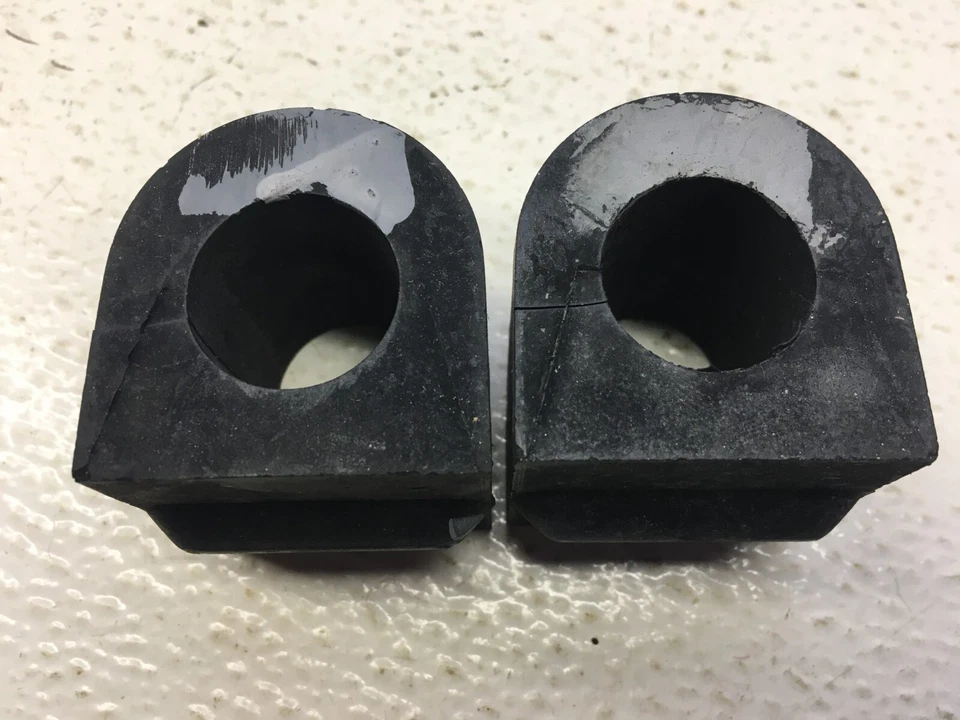 Bujes aislantes del eje estabilizador delantero Pontiac 6000 GM NOS 1984-1991 14034755 Foto 3 de 4