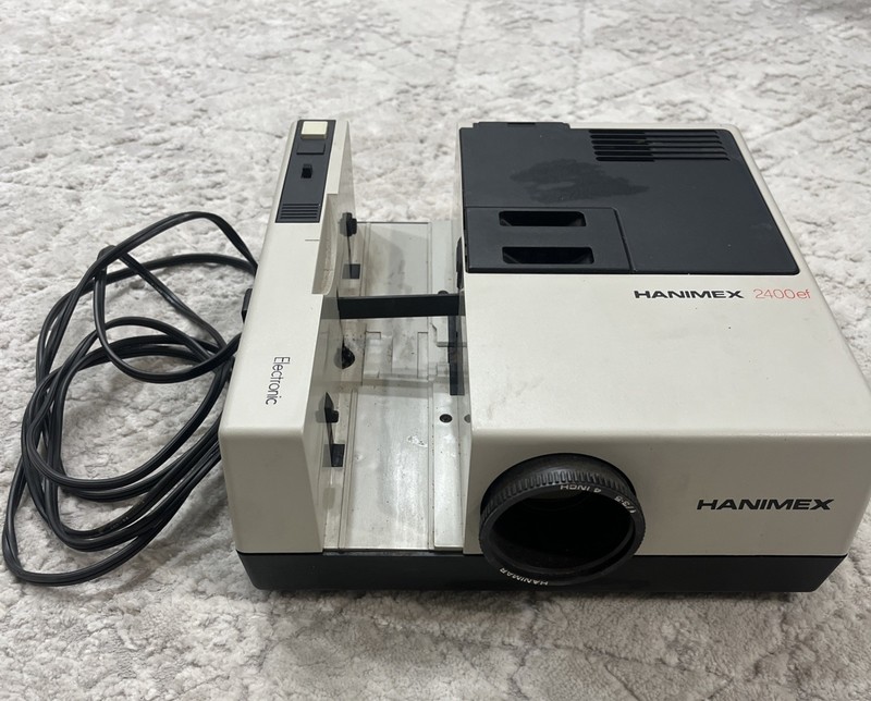 Hanimex 2400ef Electronic 35mm Slide Projector with Lens & Cord