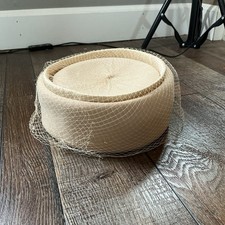 VINTAGE Glenover Ivory Pillbox Hat w Net Veil Women's Size M / 7 1/8