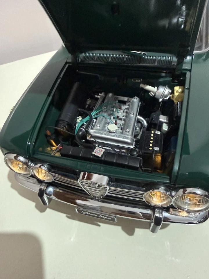 Alfa Romeo Giulia 1/8 Hachette - Immagine 4 di 4