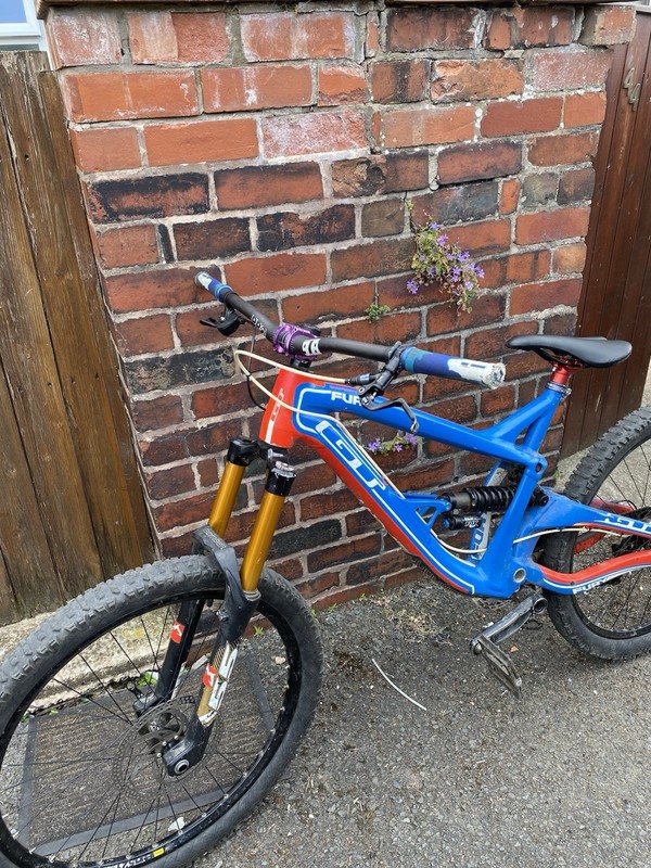 GT Fury Full Suspension Mountain Bike Size Medium