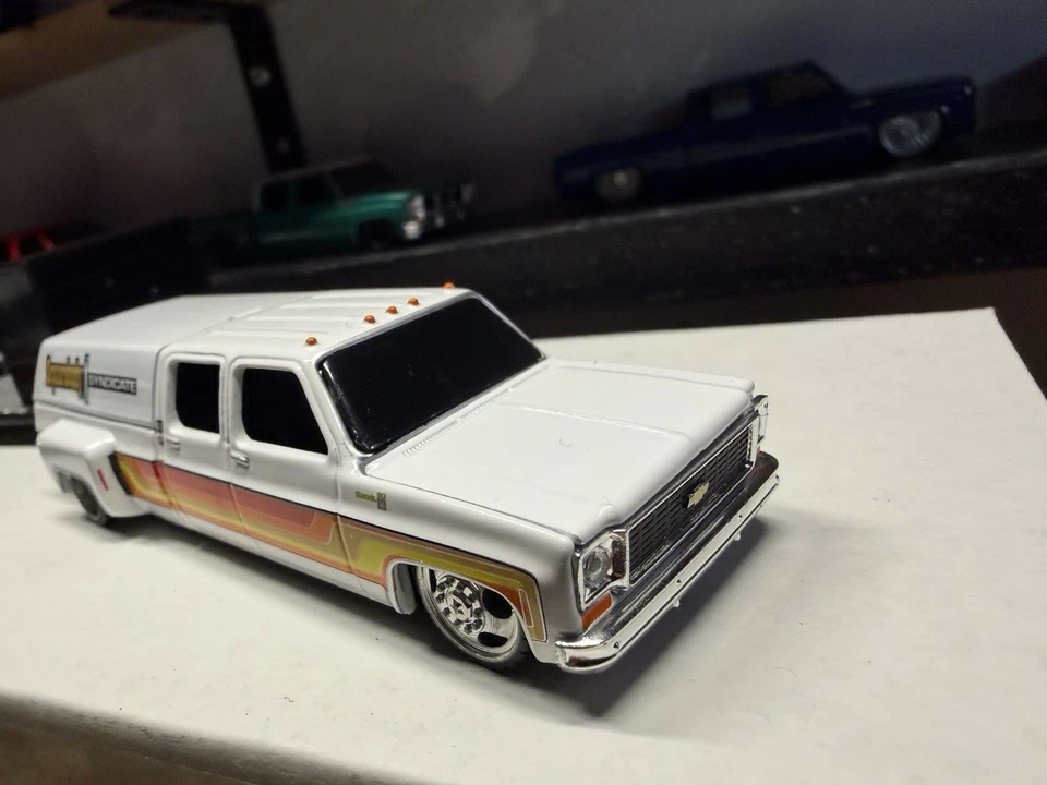 M2 Machines 定制方形车身辛迪加船员驾驶室双轨拖车及厢式货车 — 第 4/4 张图片