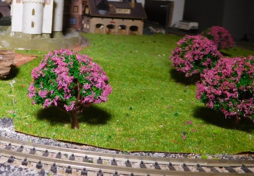 20 Purple Blooming Trees, 40 mm High - Picture 7 of 12