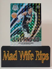 2023-24 Panini Mosaic Victor Wembanyama Give and Go Green Prizm Rookie RC Spurs