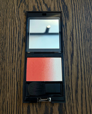 SUQQU Pure Color Blush 136 gepresster Puder kompakt 7,5 g Spiegel enthalten