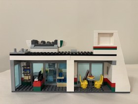 RETIRED LEGO City 60132 Service Station 2-in-1 Set 100% Complete Manual Box VGUC