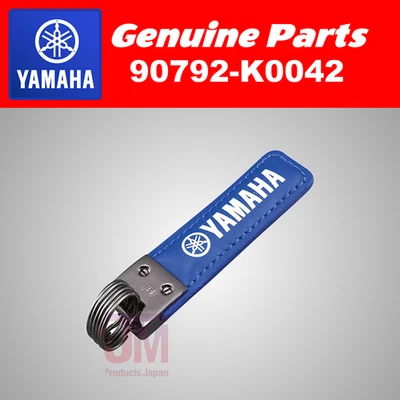 Porte-clés carré Yamaha YAK18 BL NEUF 90792-K0042 cuir 85x20mm logo 3 anneaux - Photo 1/2