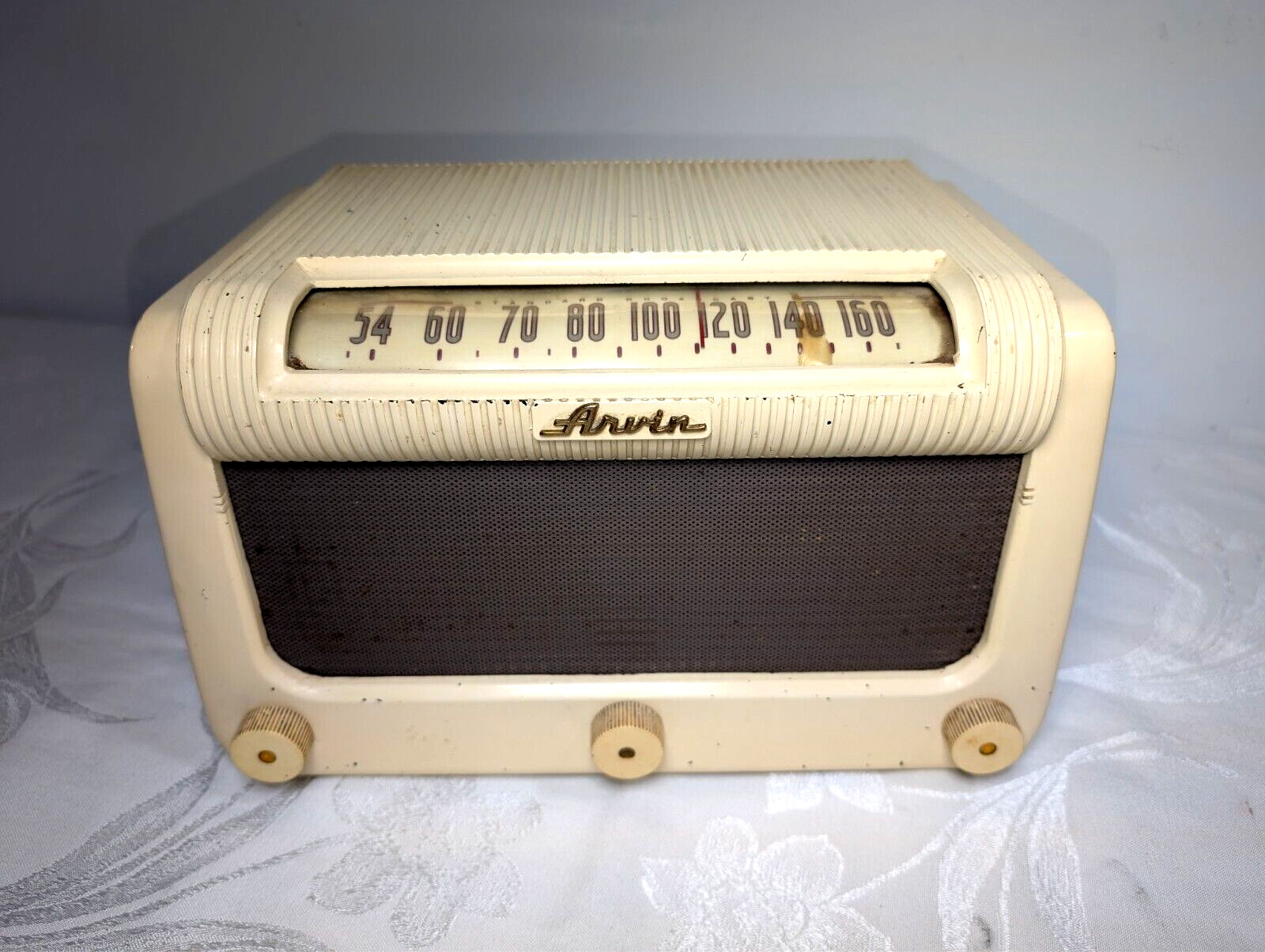 ARVIN 651-T  tube radio Antique 