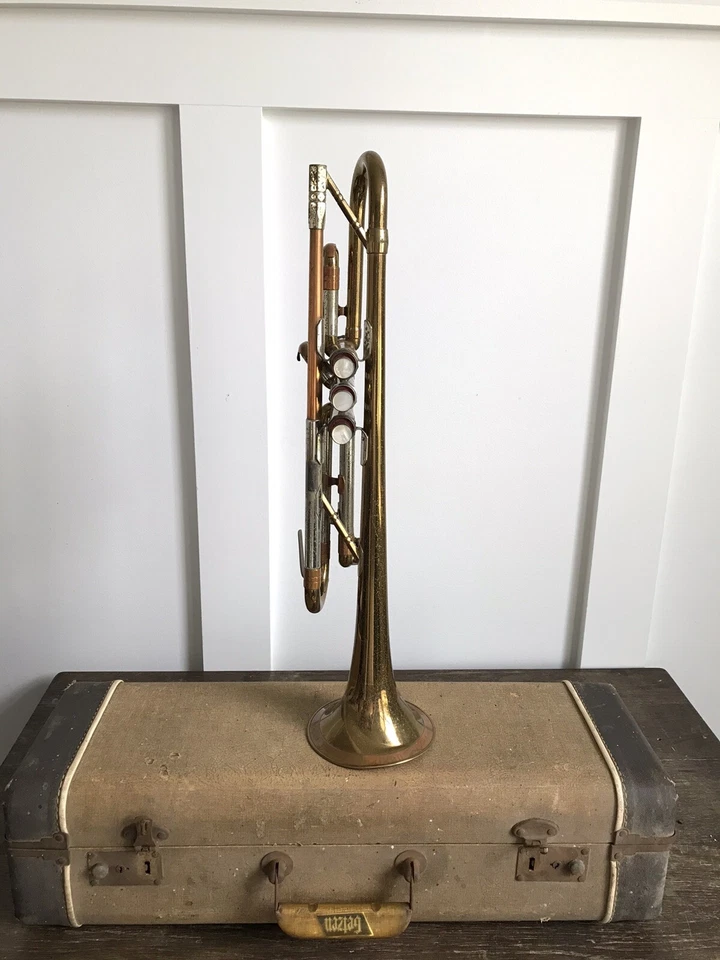 Vintage Getzen Super Deluxe Tone Balanced Trumpet With Original Case Mouthpiece - Image 3 of 4