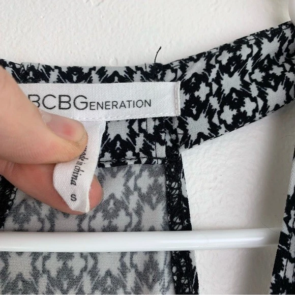 BCBGeneration черный и белый узор без рукавов комбинезон размер маленький - Изображение 3 из 4