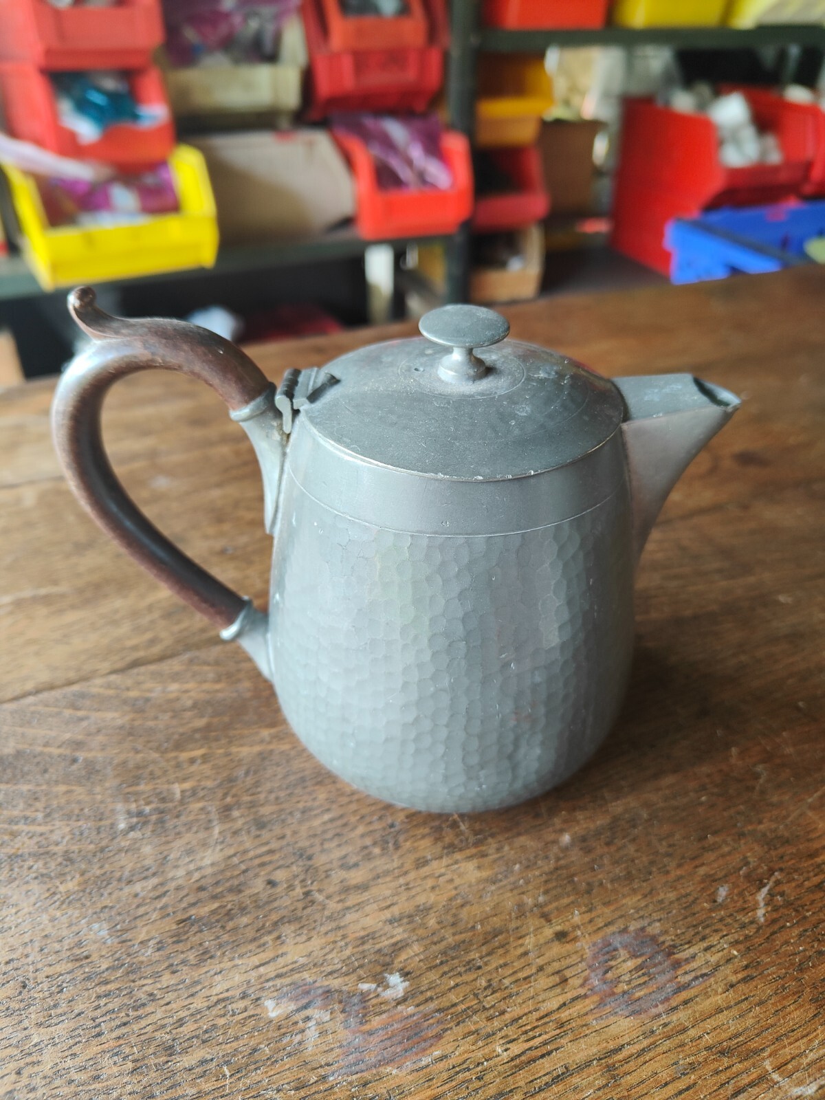 LION PEWTER BRITISH ROUND HAMMERED PEWTER TEAPOT 1930s VINTAGE EBONY