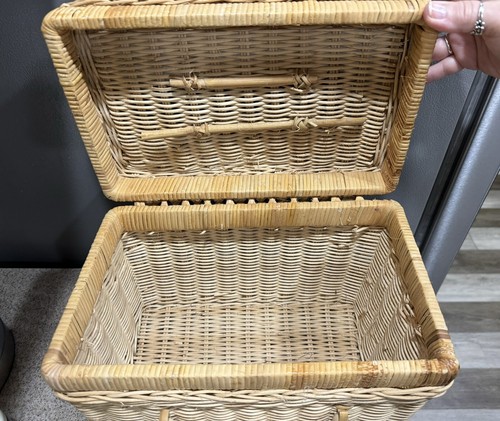 Cestino picnic/maglieria vintage in vimini Dbl serratura maniglie coperchio incernierato 10”x12”x8” ottime condizioni - Foto 10 di 12