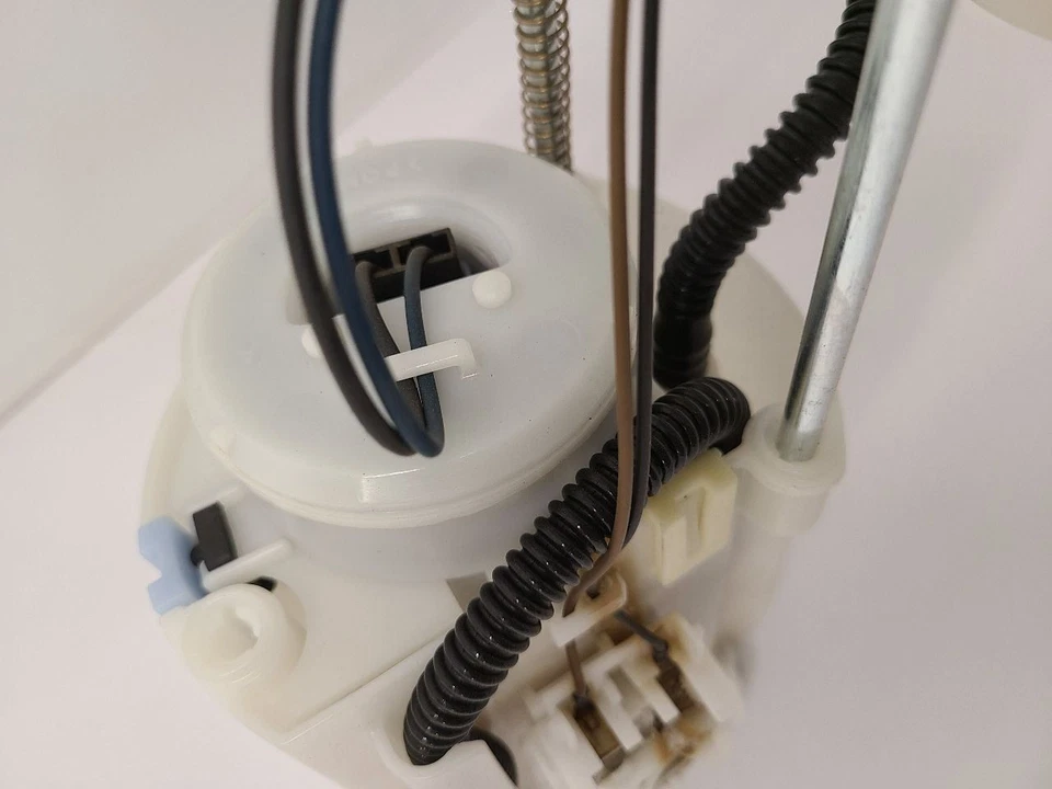 2014 15 2016 KIA SOUL Fuel Pump Assembly Tank Mounted 31110B2501 Foto 3 de 4