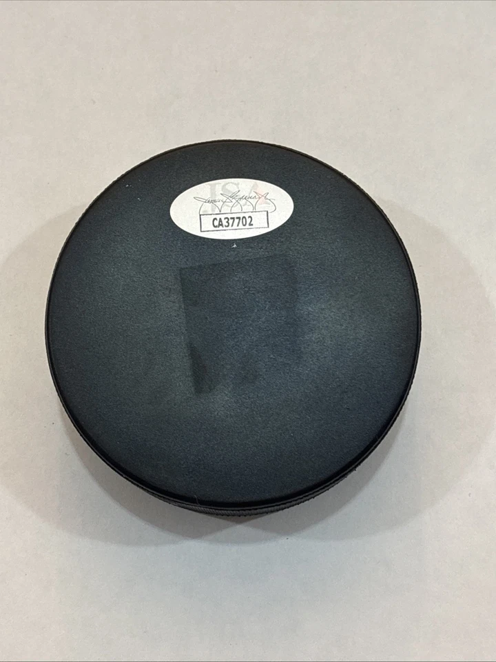 Alex Ovechkin Signed “895G” Capitals/Islanders Matchup Puck 4/6/25 RARE 👀 - Image 2 of 2