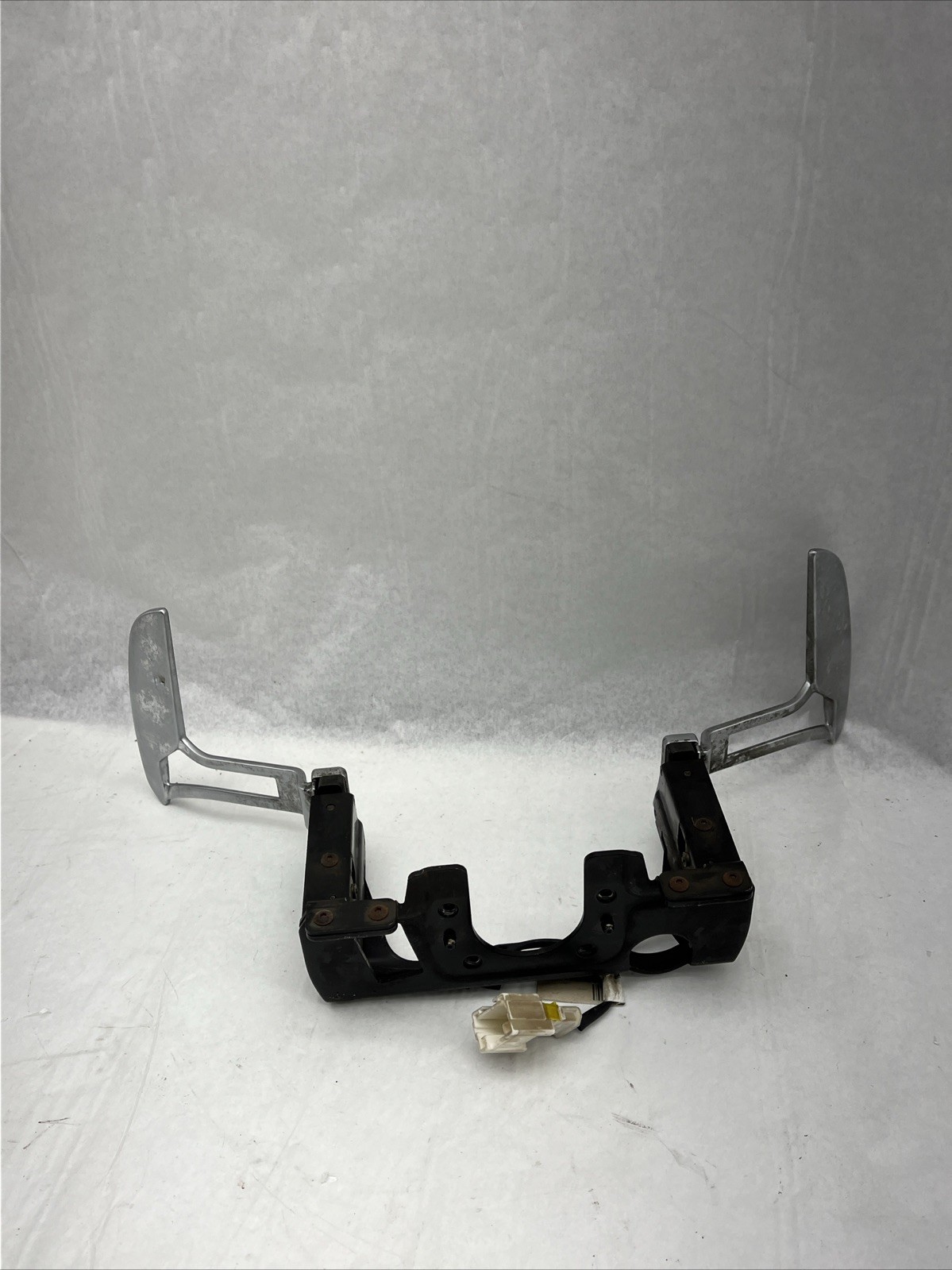 USED OEM 2014 MASERATI QUATTROPORTE STEERING COLUMN PADDLE SHIFTERS E1077102