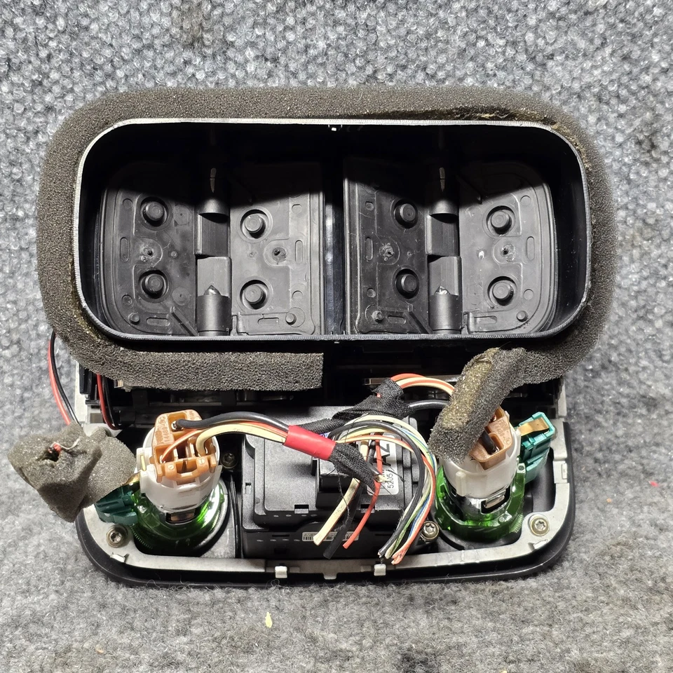 Оригинальная задняя центральная консоль вентиляционная решетка с подогревом сидений 2004-2009 JAGUAR X350 XJ8 XJR - Изображение 3 из 4