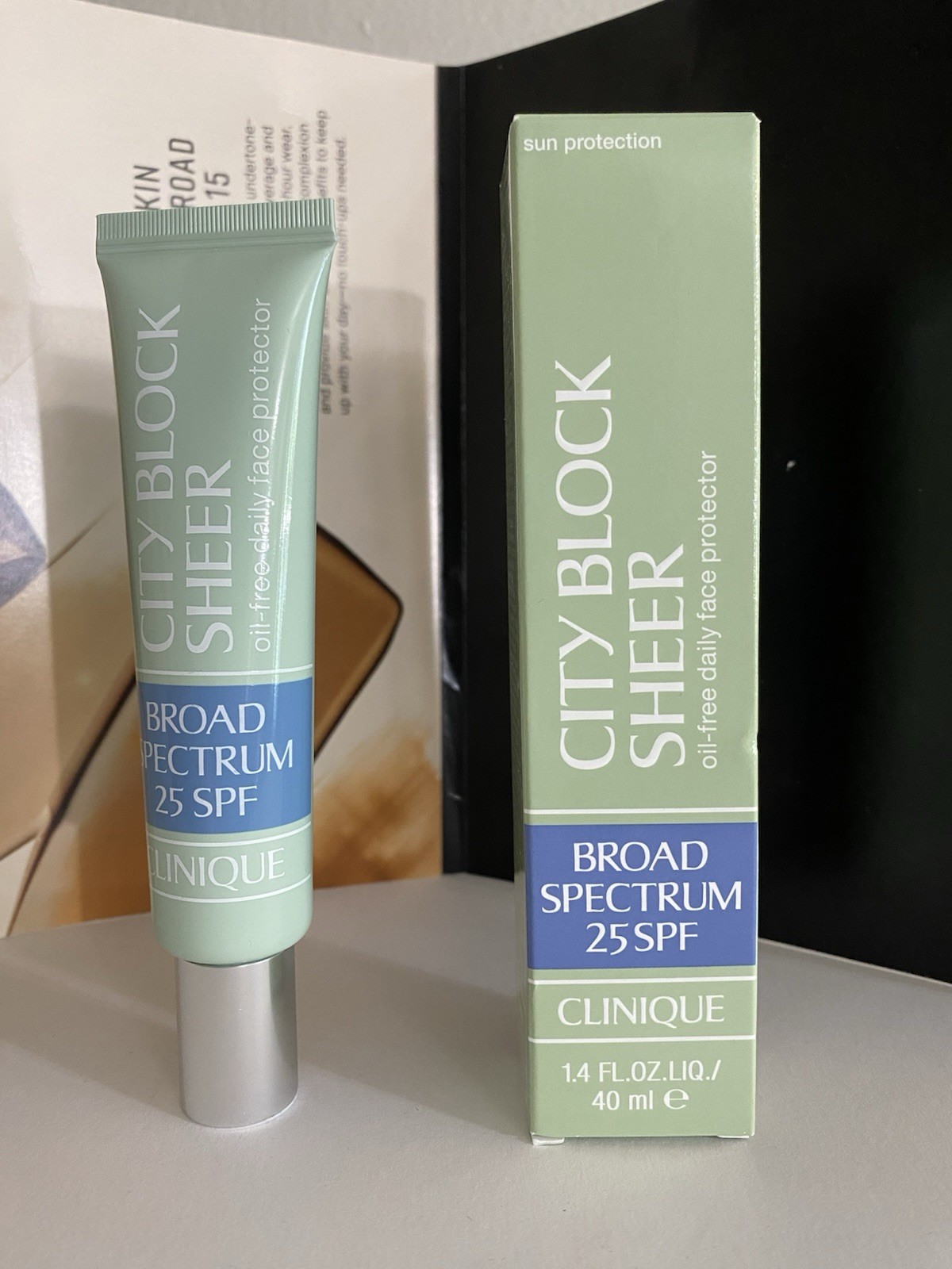 Clinique City Block Sheer Oil-Free Daily Face Protector SPF25-image