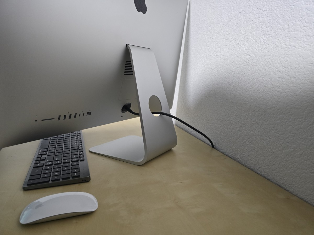 Apple iMac 27” 5K 2020 i7 3.8GHz 8-Core | 128GB RAM | Radeon Pro