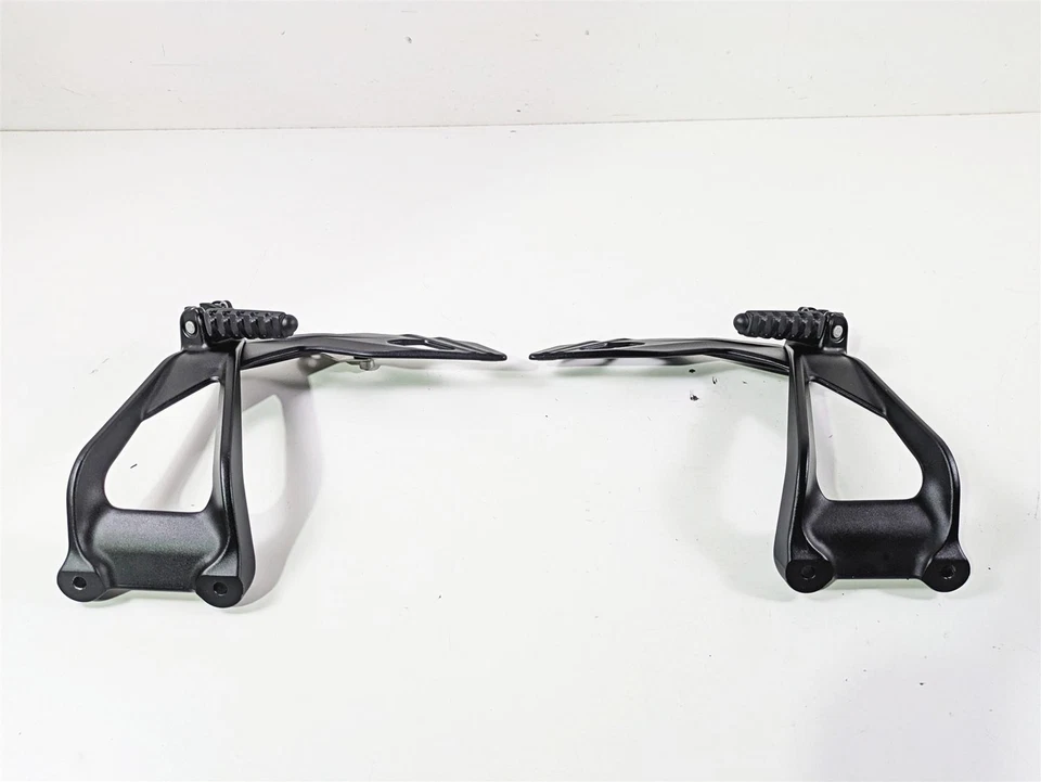 2017 KTM 1290 Super Duke GT Footpeg de Passageiro Traseiro 6140304800033S 6140304900033S - Imagem 4 de 4