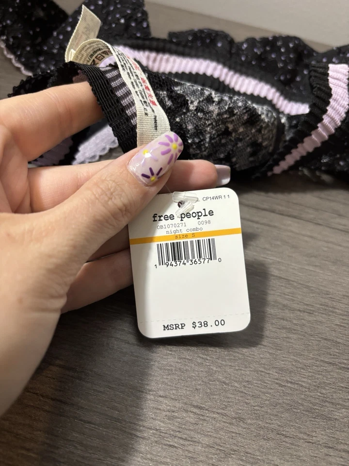 Sujetador Intimately by Free People negro y morado talla pequeña nuevo con etiquetas venta al por menor $38 Foto 4 de 4