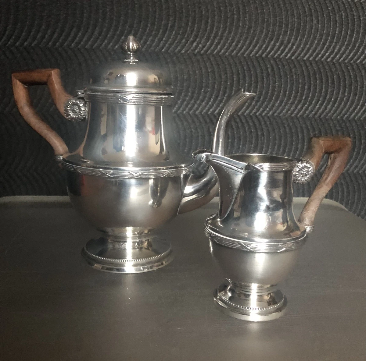Service à thé et à café de style Empire en métal argenté comprenant une
