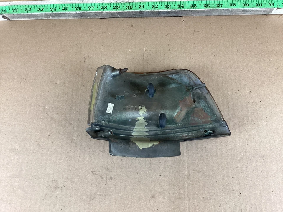 Luz intermitente esquina lado pasajero delantero derecho Toyota Camry 1987-1991 OEM Foto 4 de 4