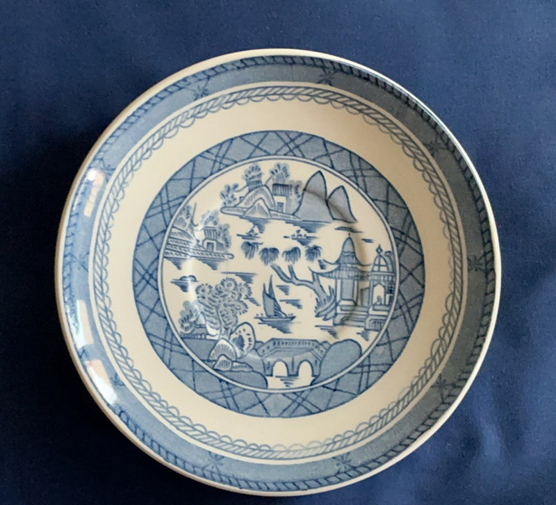 Wood & Sons dish Canton pattern. Circa 1917-1960.