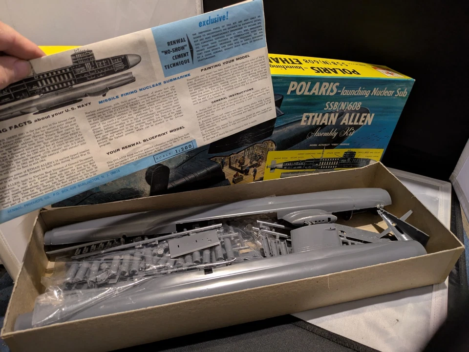 Kit Modelo Vintage Submarino Nuclear Renwal Polaris Ethan Allen 1/200 Foto 2 de 4