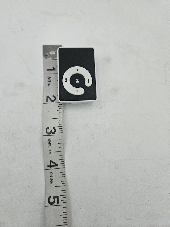 Unbranded MP3 Player Mini Clip Style 1GB USB Music Player w/ Accessories - Image 3 of 3