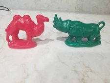 Vintage Mold A Rama Brookfield Zoo Wax Figures  Green Rhino and Red Camel 1