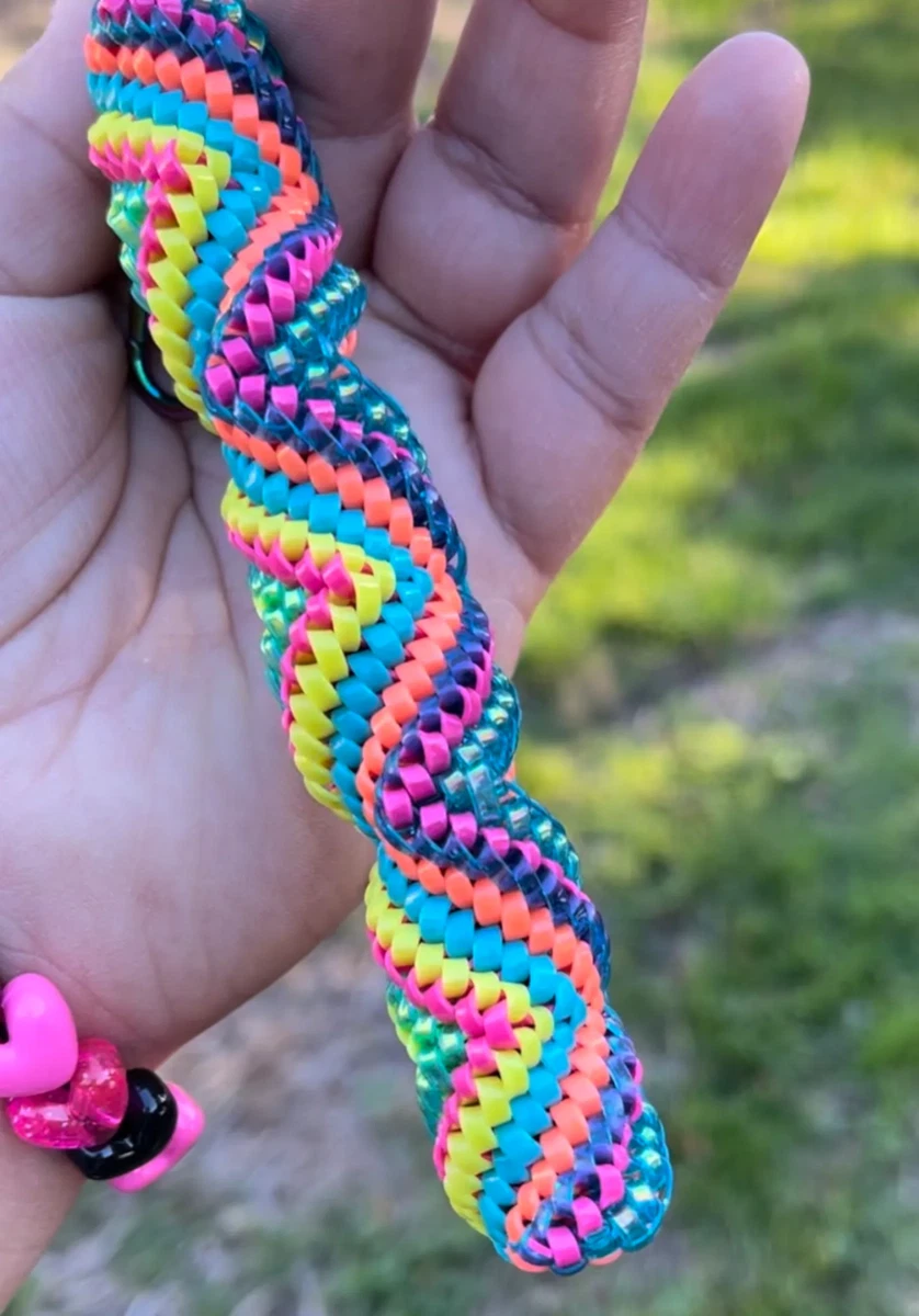 Handmade Woven Keychain Craft Plastic Rexlace Gimp Boondoggle Scoubidou Colorful