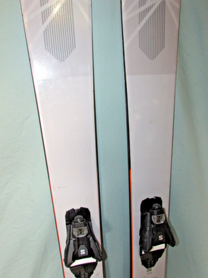 Salomon QST 106 all mtn skis 181cm w/ Salomon STRIVE 11 Grip Walk