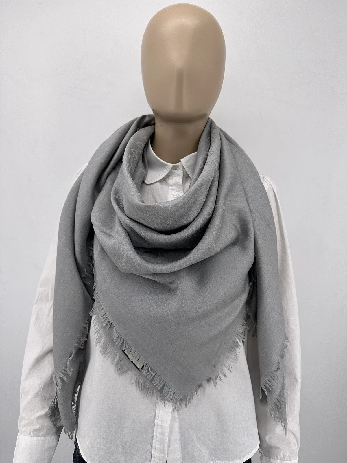 Foulard écharpe neuf luxe original GUCCI 135 x 135 cm GG 387563 1700