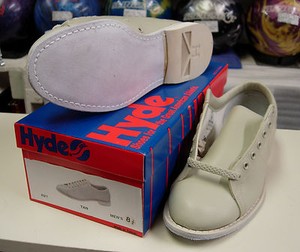 agaD = 8.5 Hyde R21 Traditional Vinyl Bowling Shoe Men Size 8.5M RH/LH