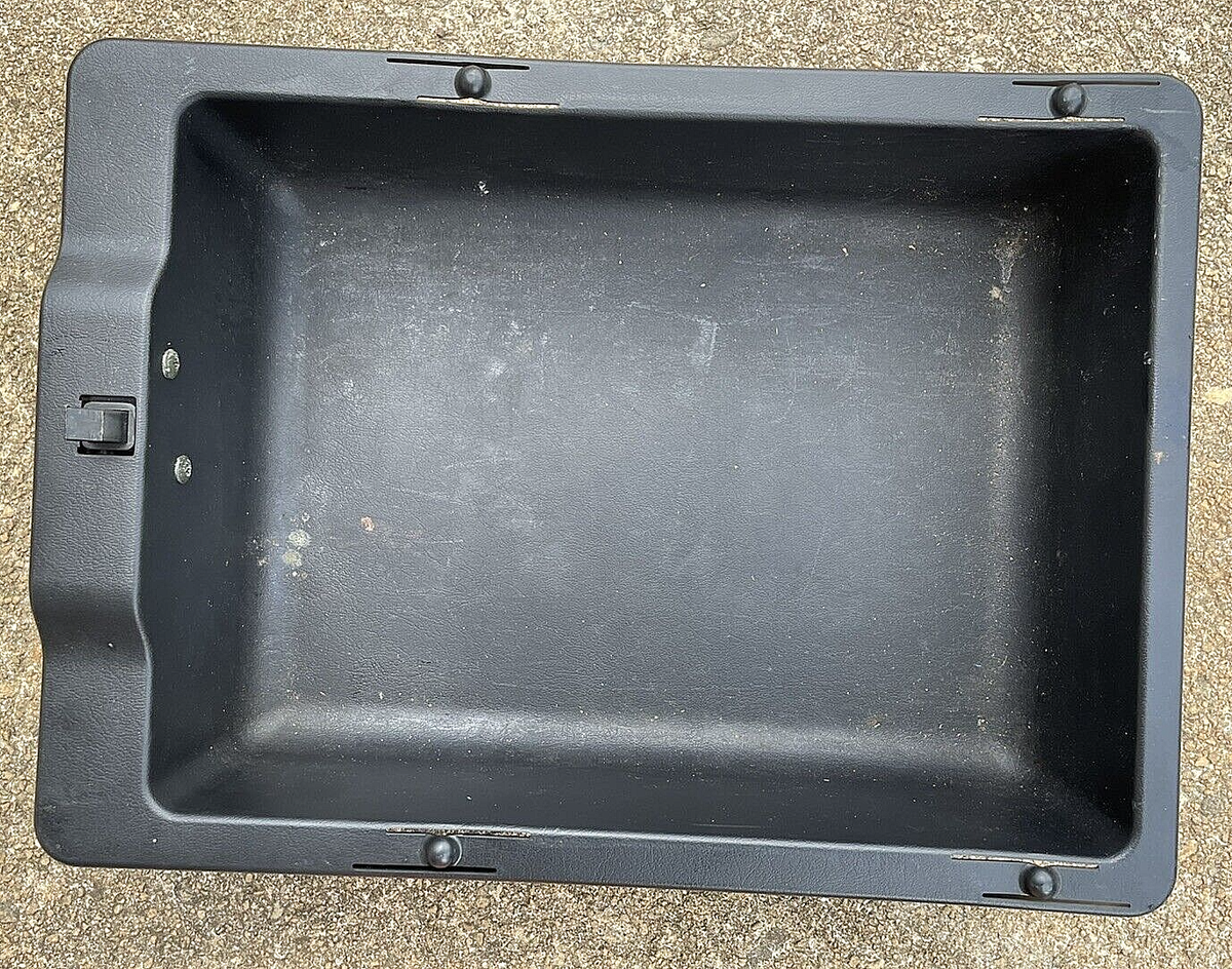 1999-2002 - Suzuki XL-7 Grand Vitara - Under Seat Storage Bin