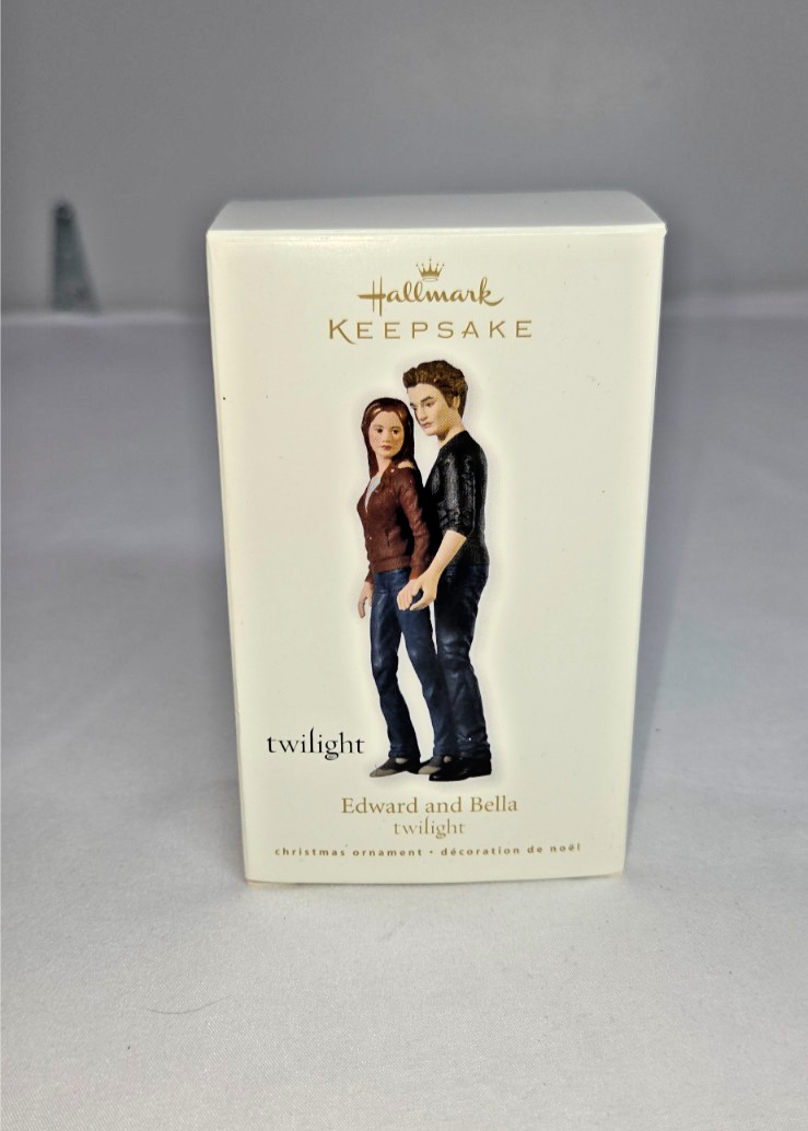 Hallmark Twilight Saga Edward and Bella Keepsake Christmas Ornament 2010 In Box