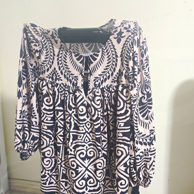 SHEIN Women s 3XL Black/White Geometric Print Pullover Blouse Regular