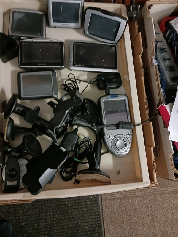 LOT OF  GARMIN / TOMTOM NAVIGATION GPS SYSTEMS, Chargers Mounts Etc