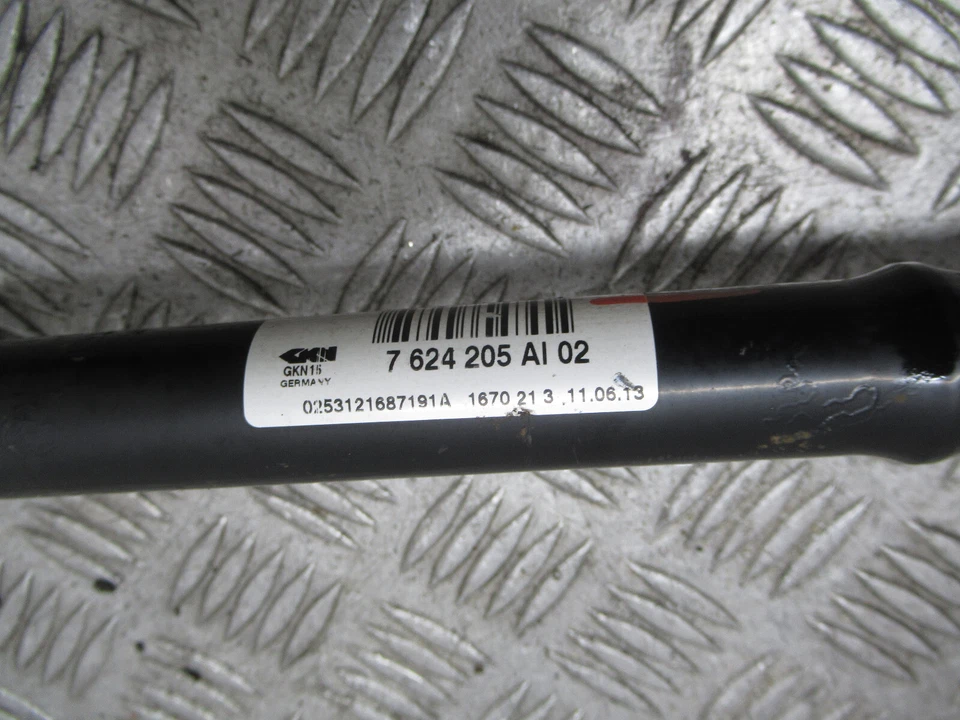 2013 BMW 1 116D F20 1.6 DIESEL MK2 5D HATCH MANUAL LEFT SIDE DRIVESHAFT REF8539 - Image 4 of 4
