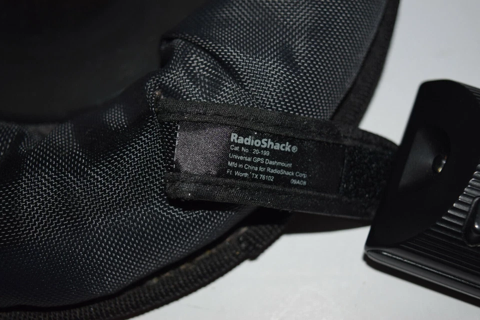 Универсальное крепление для приборной панели GPS Radio Shack модель No 20-199 - Изображение 2 из 4