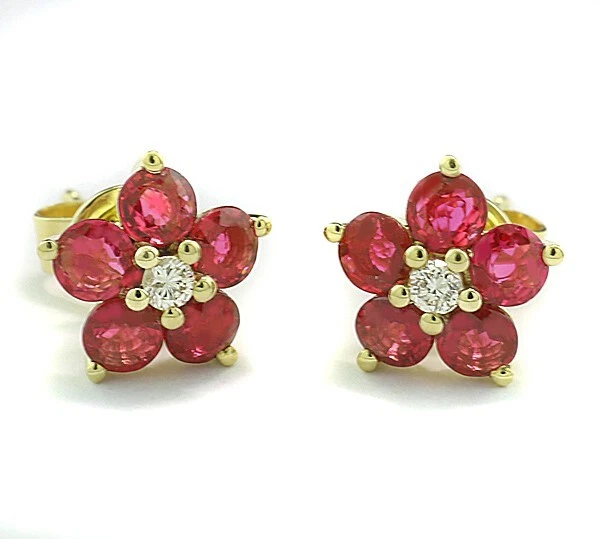 Orecchini in stile antico in oro 14K, con rubini e rosette di diamante – Antichità Galliera