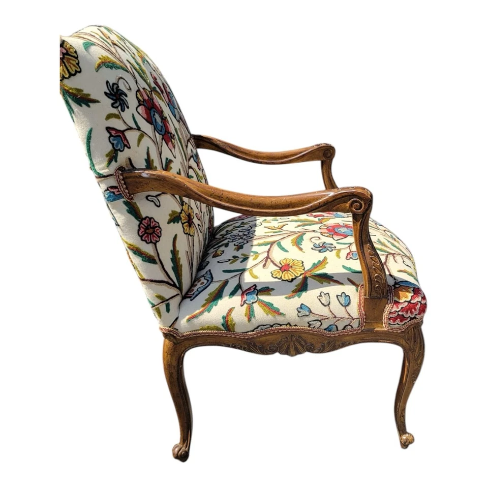 Country French Club扶手椅雕刻木框架花卉织物客厅 — 第 4/4 张图片