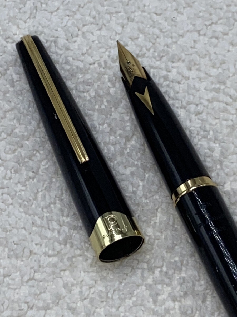 Vintage 1960's Black GT Platinum P300 Fountain Pen 18k Gold Nib